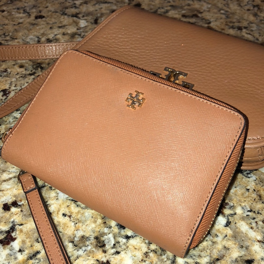 Tory Burch Smartphone Wallet & Wristlet